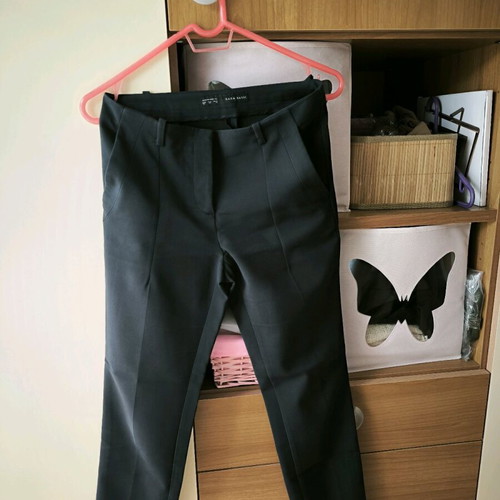 Zara pants with pink woman striped top, like new