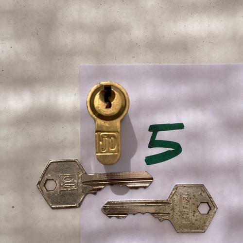 Lock used with 2 keys, functional
