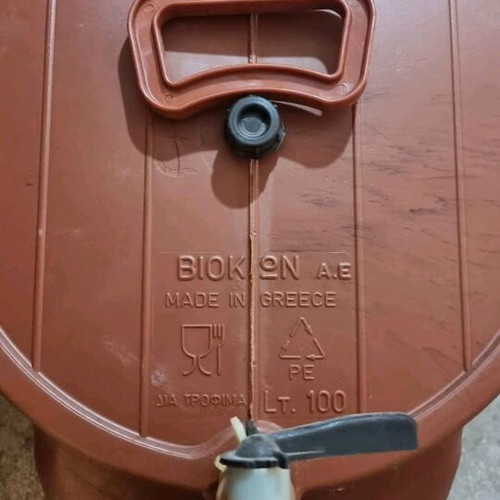 Wine barrels like new, 2 pieces, 80 liters