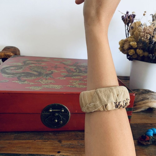 Handmade leather bracelet like new, beige by DYENS + FOTINAKI