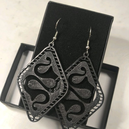 Earrings like new, 4 pairs stainless steel and PLA