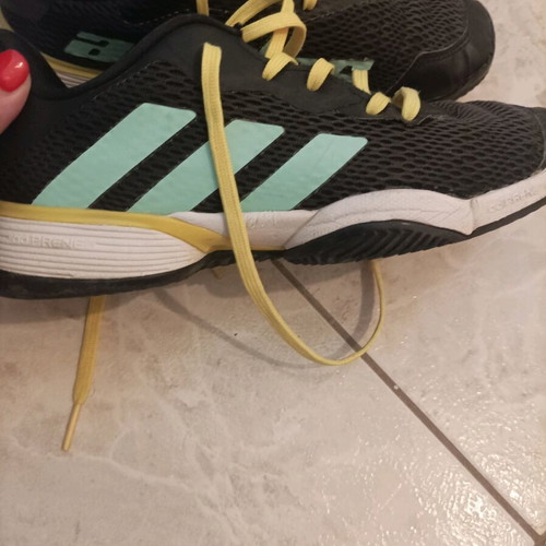 Παιδικό αθλητικό παπούτσι Adidas μεταχειρισμένο, νούμερο 36, μαύρο