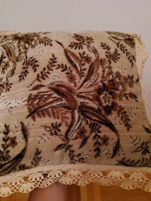 Vintage sofa pillow like new