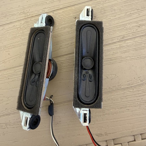 Finlux 32fhb4001 TV speakers like new, 32 inch