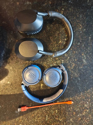 Σετ ακουστικών JBL σαν καινούργια με Bluetooth και USB καλώδιο