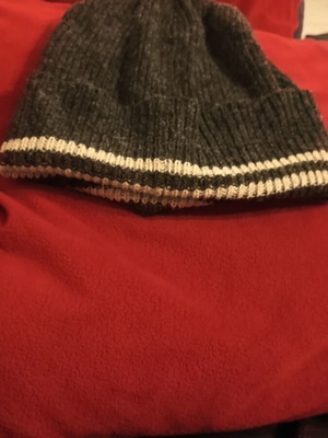 Achilleas Accessories hat like new, gray with thick knit