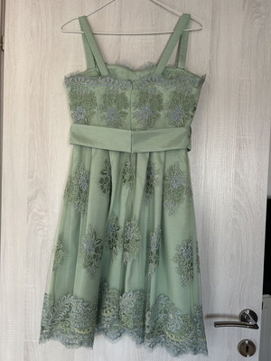 Camelot midi dress in green with floral lace, like new, size 42