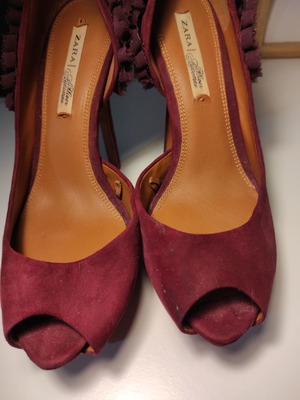 Γόβα Zara μεταχειρισμένη μπορντό peep toes με λουλούδι
