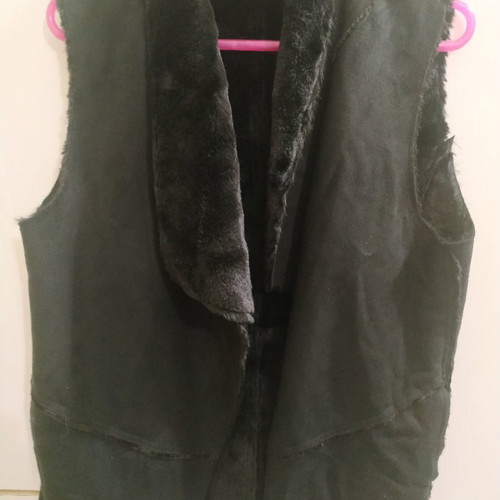 Women's black vest new with fur lining