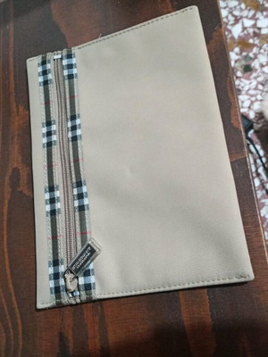 Burberry τσαντάκι πορτοφόλι αυθεντικό με κωδικό ς
