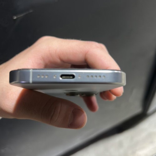 IPhone 16 Pro 128GB like new, scratch-free with case and screen protector