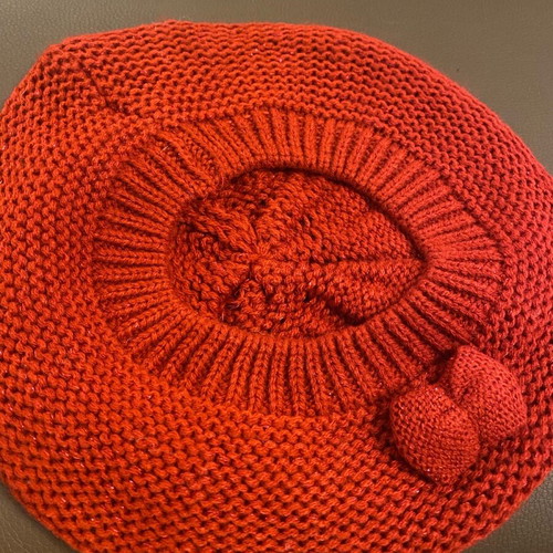 Red beret like new for girls 8-16 years old