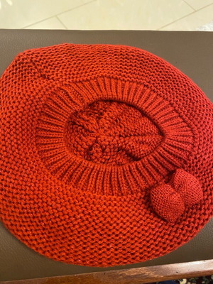 Red beret like new for girls 8-16 years old