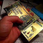  Χαρτονόμισμα 100 τρις δολλαρίων Ζιμπάμπουε με επικάλυψη χρυσού ( Σουβενίρ μιας ταραγμένης περιόδου )