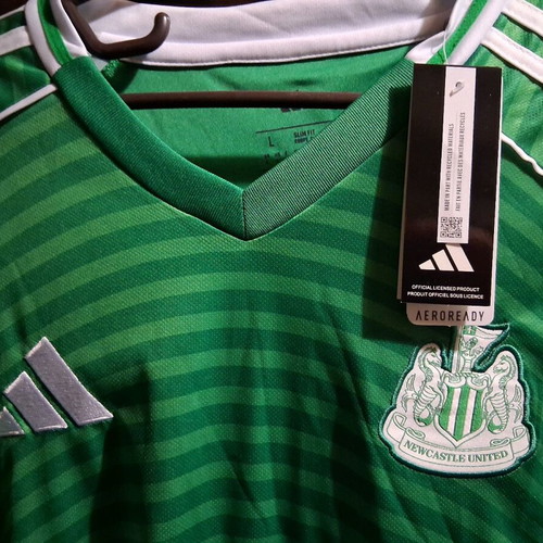 Newcastle Away Jersey new, size Large