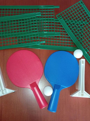 Table Tennis Set like new, complete with paddles and net