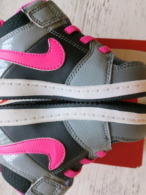 Nike kids original sneakers new, size 22, 12 cm insole