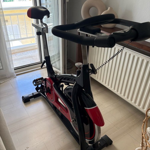 Exercise bike new, spinning