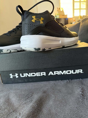 Under Armour Lockdown 5 Basketball Shoes new, size 47, black and white