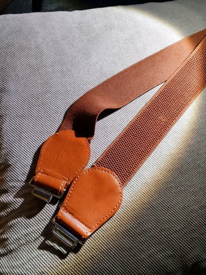 Elastic women's belt like new, brown adjustable