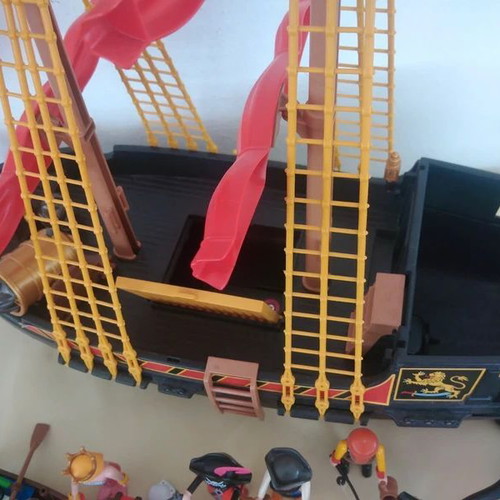 Playmobil Pirate Ship set 4424 with 13 figures and Kraken