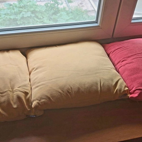 Set of 3 small decorative pillows like new, yellow and red