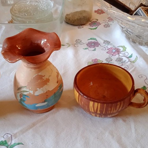 Ceramic art decorations used, 3 cups and 1 vase