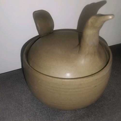 Ceramic decoration used, khaki with bird-shaped lid