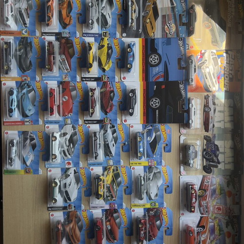 Hot Wheels toy cars, set of 35, like new