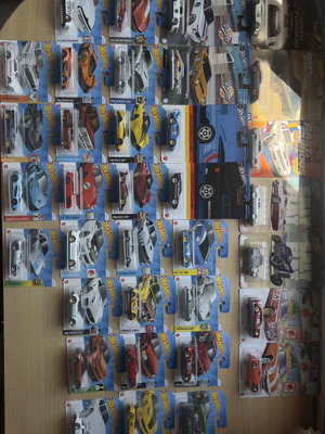 Hot Wheels toy cars, set of 35, like new