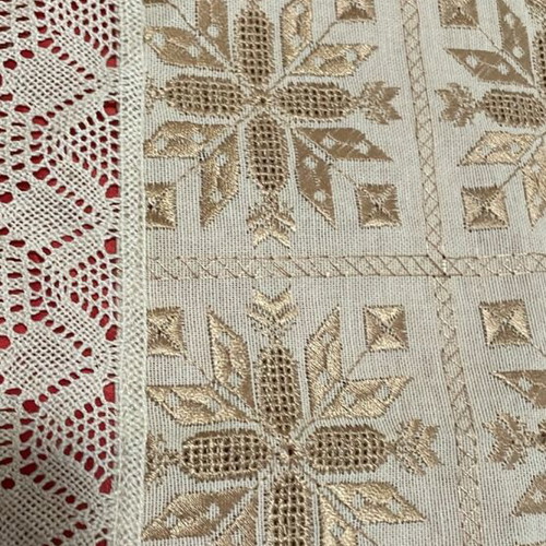 Set of 2 Karsiana square embroidered linens with beige silk thread