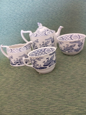 Furnivals Old Chelsea vintage set 1915-1968, used, cup with defect