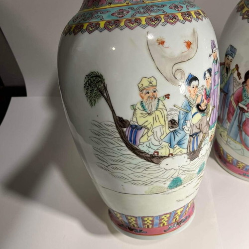 Pair of large Chinese porcelain vases Qianlong Famille Rose Mandarin like new