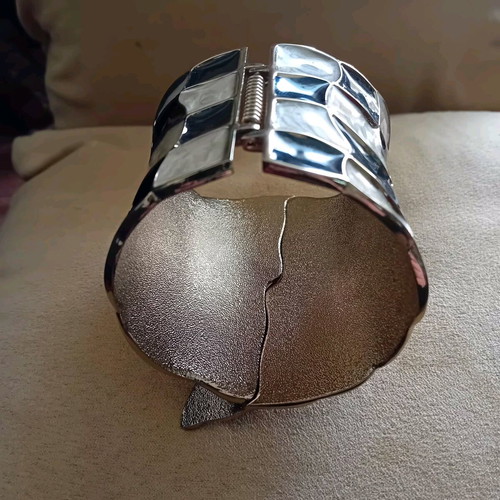 Vintage bracelet from the 90s in like new condition large