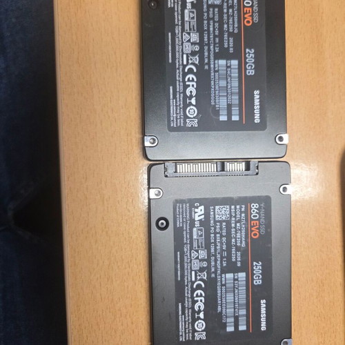 Samsung 860 Evo 250GB SSD like new, pack of 2