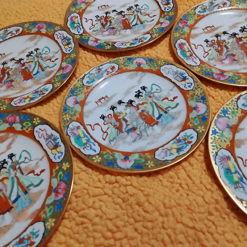 Vintage Famille Rose Chinese plates hand-painted, like new, set of 6