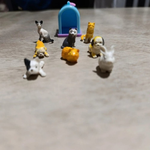 Schleich animal figures set of 5 with house used