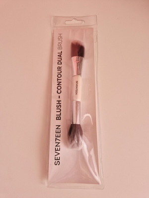 Seventeen Πινέλο μακιγιάζ Blush-Contour Dual από συνθετική τρίχα καινούργιο