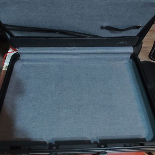 Delsey hard briefcase like new, brown