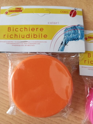 Plastic cups new, expandable and closable