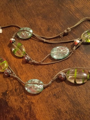 Yves Rocher LBVYR Y2K long necklace like new with glass-like beads