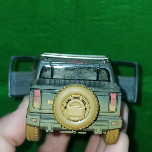 Kinsmart 2005 Off Road Green Hummer H2 SUT used, scale 1/40