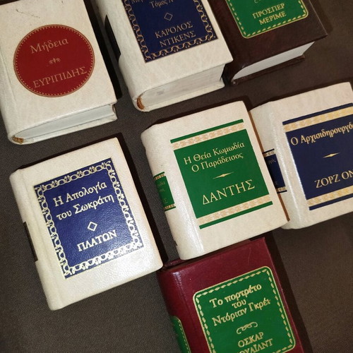 Deagostini 7 collectible miniature books used
