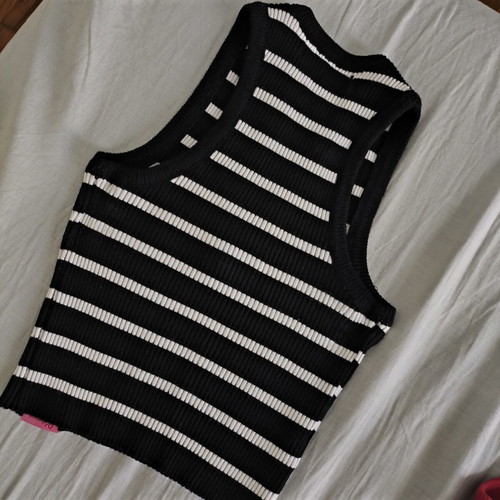 Karavan tops set of 2, like new, striped and red