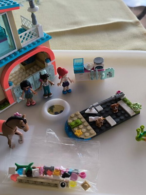Lego Friends 41446 Heartlake City Vet Clinic like new