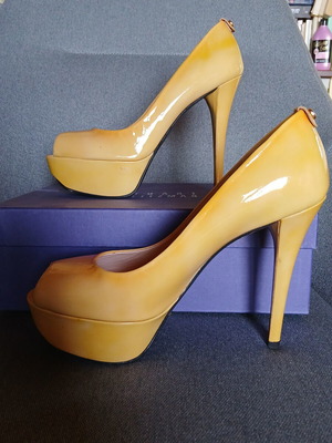 Παπούτσια Stuart Weitzman κίτρινα γόβες νούμερο 40 σαν καινούργιο