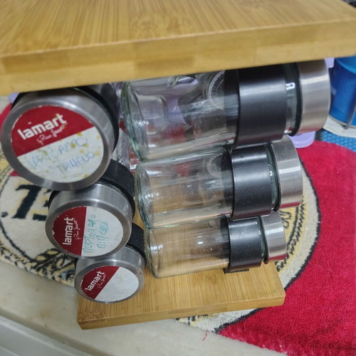 Spice stand like new with jars and wooden decoration