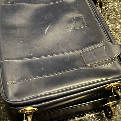 Blue vintage suitcase used, dimensions 71x44 cm