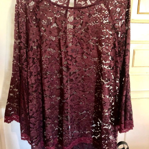 Lace blouse in burgundy with long frill sleeves like new, size XL