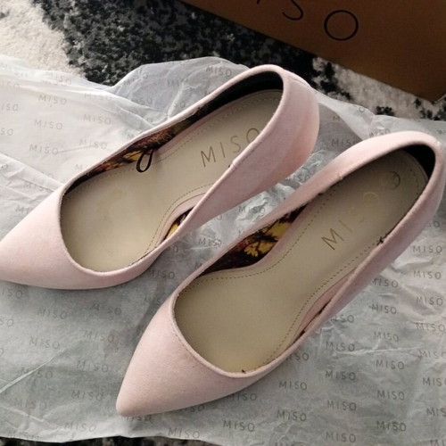 MISO Pumps New Size 38 With Small Hole On Label